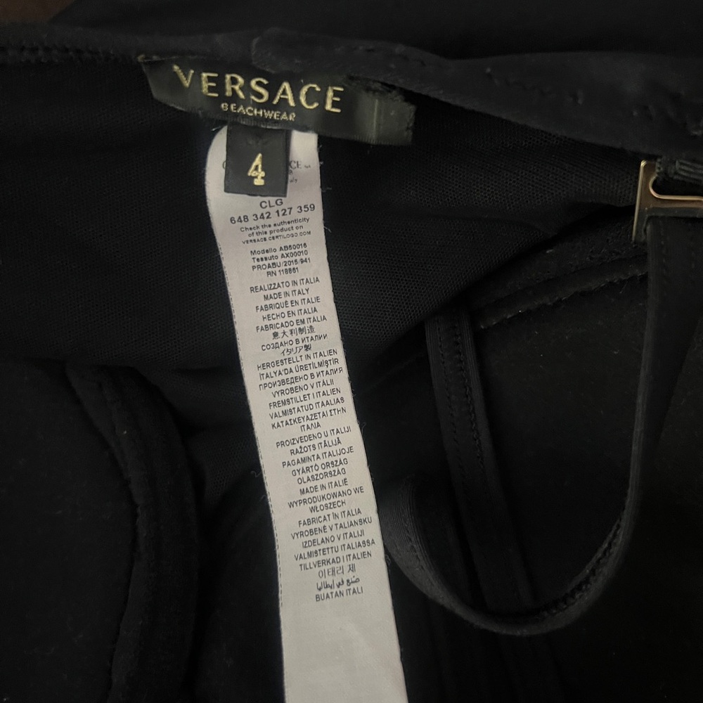 Versace - Picture 7 of 11